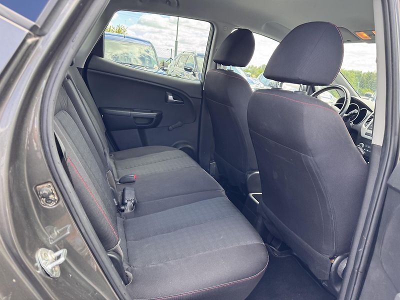 Kia Venga 1.4 CVVT, 96 tis km,2015, ČR - fotka 16 z 20