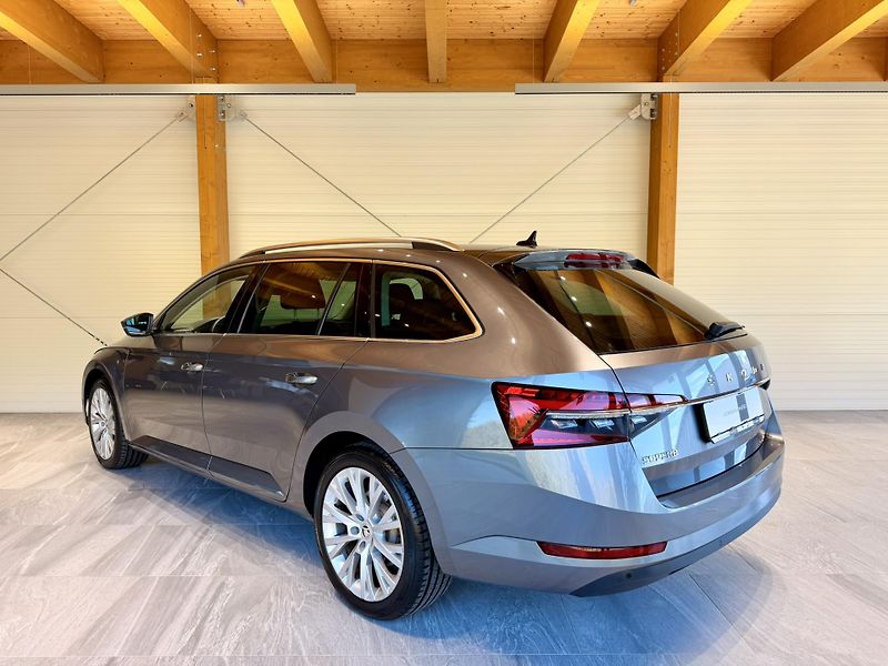 Škoda Superb 2.0 TDi 110 Kw DSG Style Plus - fotka 17 z 28