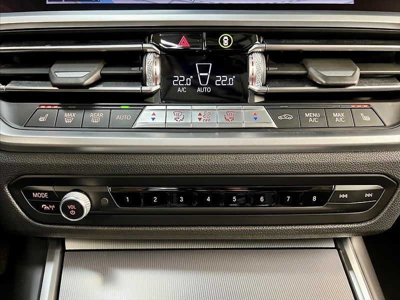 BMW Řada 3 320d xDrive A/T LUXURY, TAŽNÉ - fotka 22 z 31