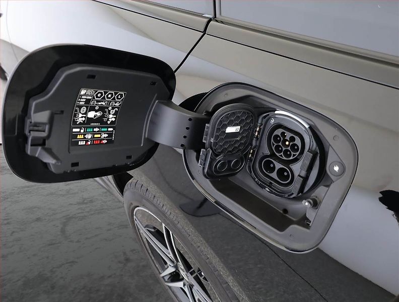 Mercedes-Benz Třídy C (2023) C 300 e - fotka 21 z 23