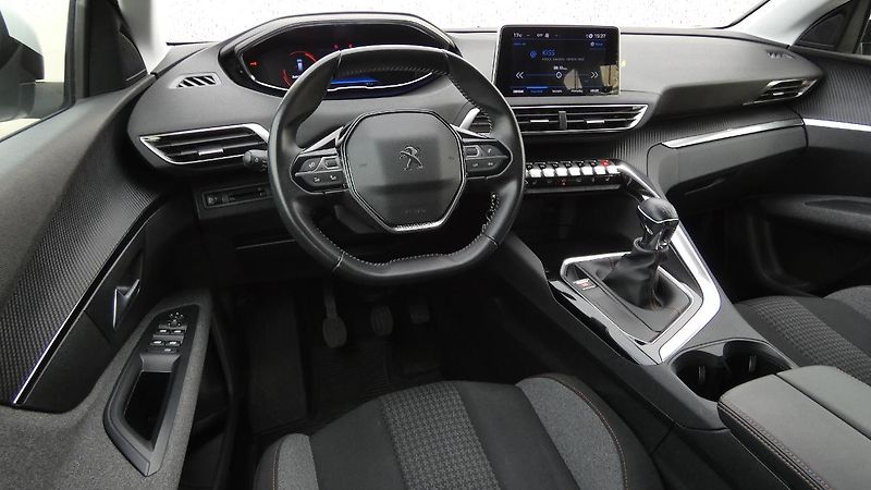 Peugeot 5008 1.2 PureTech Active 7 míst - fotka 5 z 24