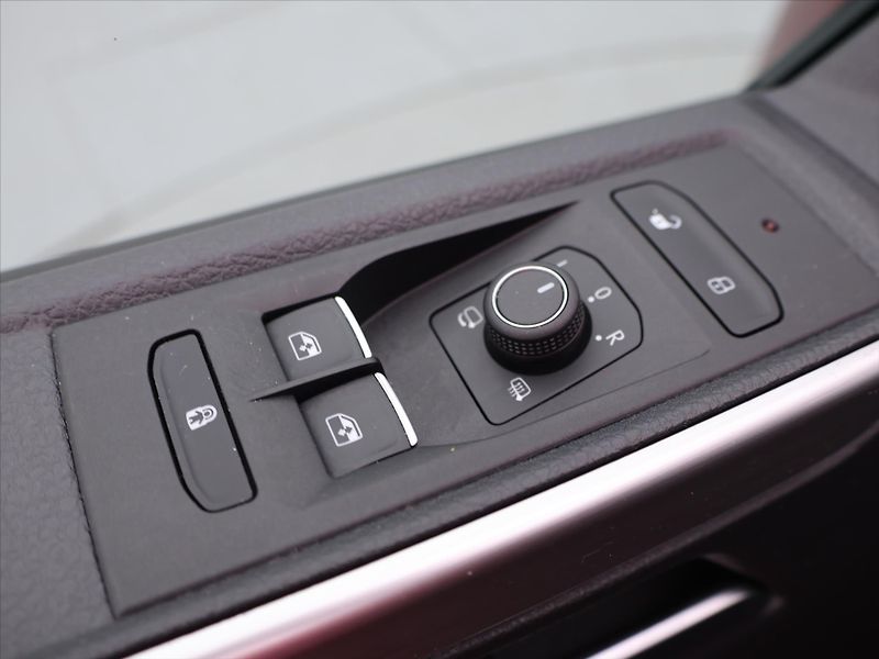 Volkswagen Multivan 2.0 TDI 150kW L 7 Míst DPH - fotka 18 z 33