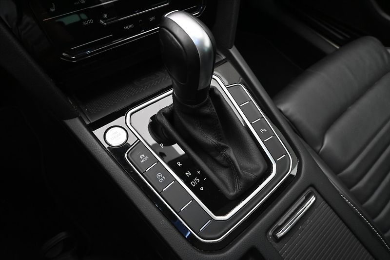 Volkswagen Passat 2,0 TDI 147kW DSG Elegance Zár - fotka 18 z 25