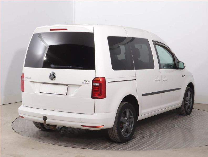 Volkswagen Caddy (2015) 2.0 TDI, 5Míst, 1Maj - fotka 5 z 15
