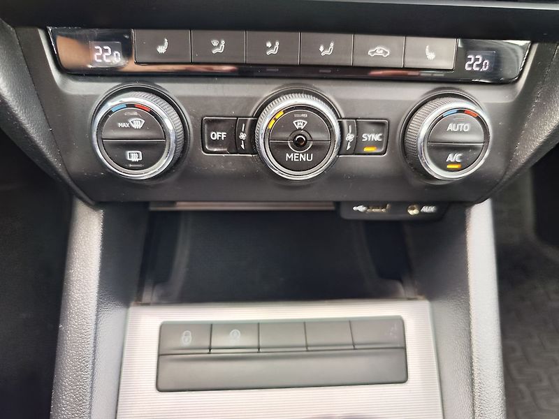 Škoda Octavia 1.6 TDI/81kW Elegance - fotka 20 z 28