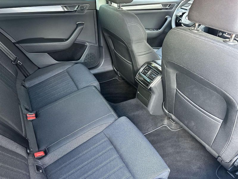 Škoda Superb (2023) 1.5 TSI DSG Style - fotka 11 z 30