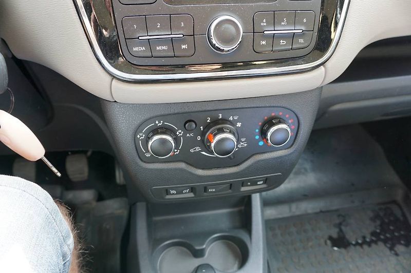 Dacia Lodgy (2016) 1,6 1,Majitel  nové v ČR - fotka 25 z 32
