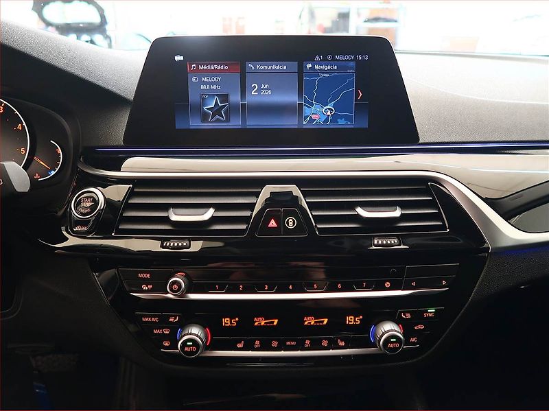 BMW Řada 5 (2019) 520d xDrive, 4X4, Automat - fotka 12 z 19