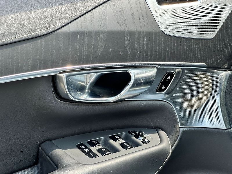 Volvo XC90 (2019) B5 AWD Inscription PANO TZ VZD - fotka 9 z 20