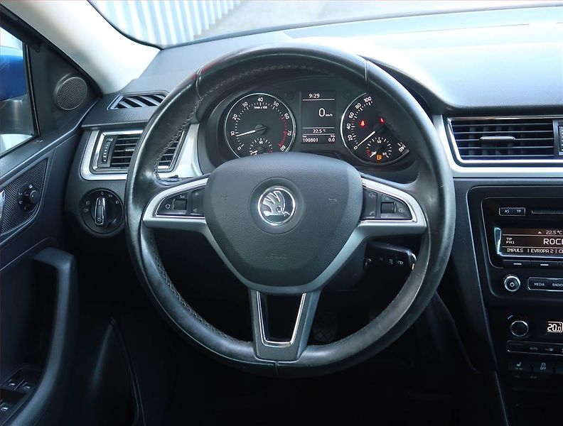 Škoda Rapid (2014) Spaceback 1.2 TSI, Tempomat - fotka 15 z 23