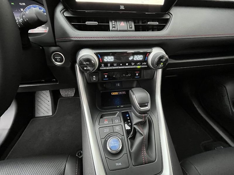 Toyota RAV4 2.5 TNGA PHEV Executive JBL - fotka 23 z 28