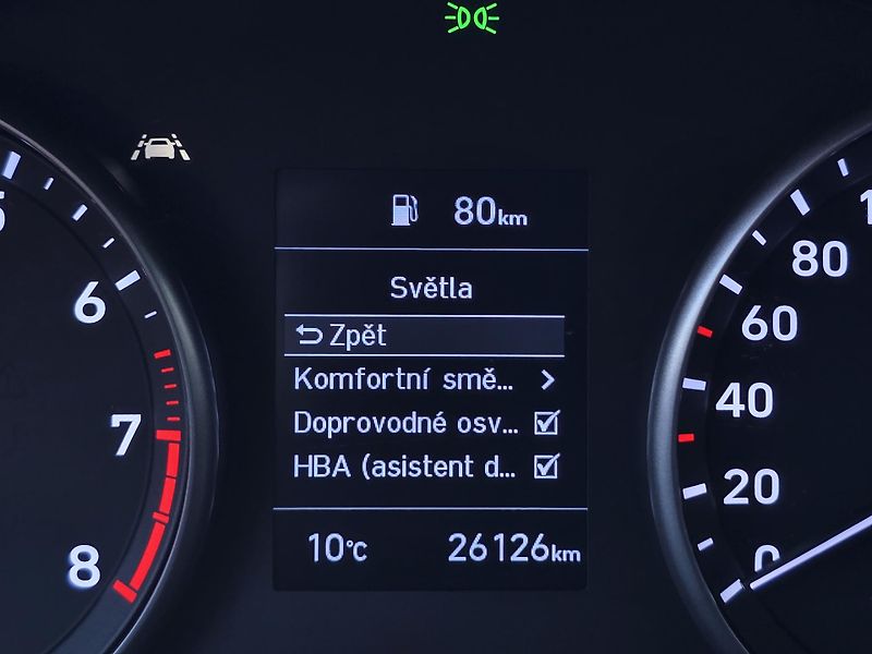 Hyundai i30 88kW COMFORT / LED KAMERA NAVI - fotka 21 z 37