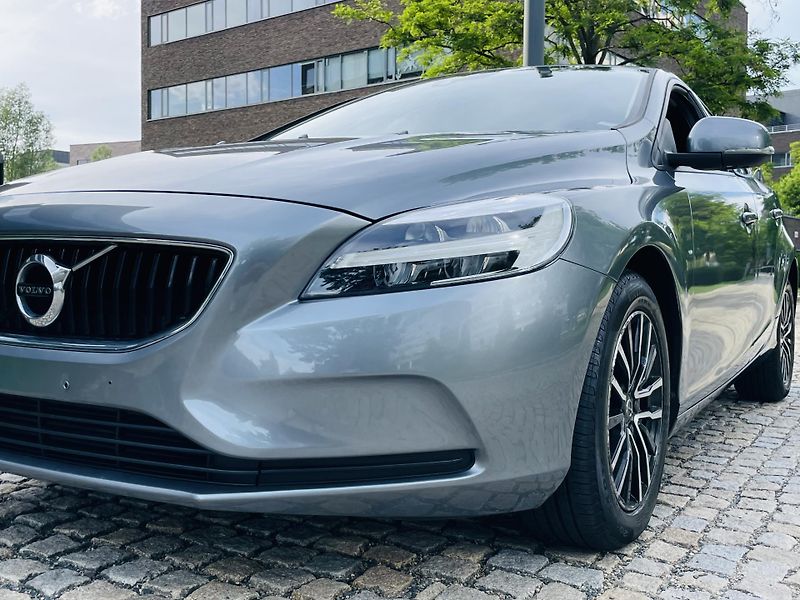 Volvo V40 2.0i MANUÁL KAMERA SERVISKA - fotka 44 z 45