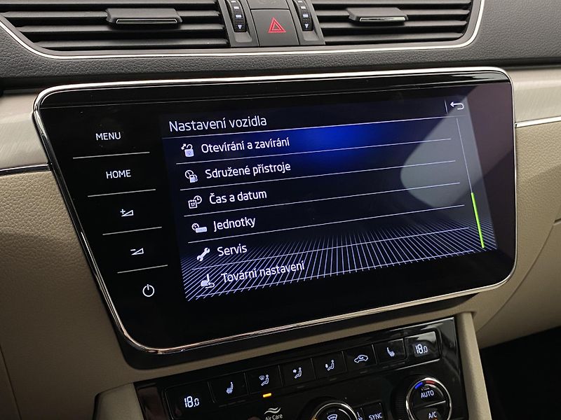 Škoda Superb COMBI 2.0TDI L&K DSG CZ - fotka 46 z 64