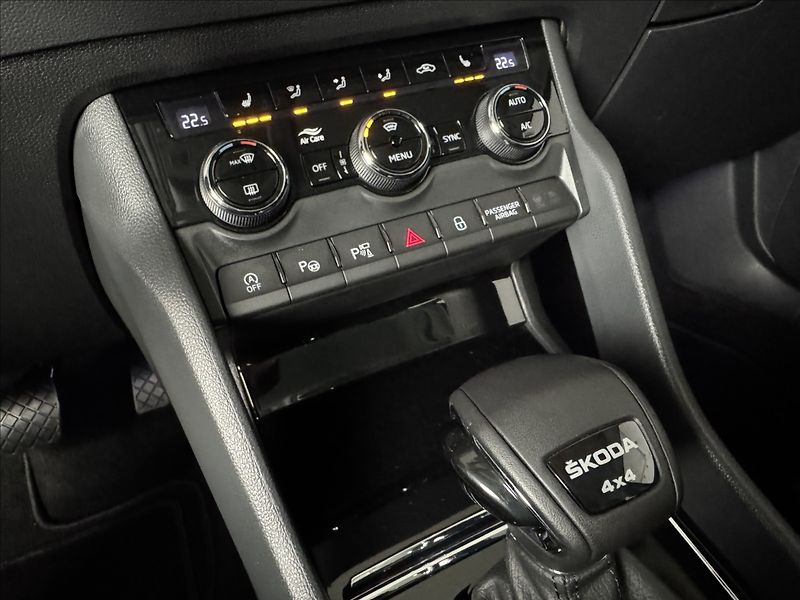Škoda Karoq 2,0 TDi  DSG 4x4 Style Virtual - fotka 40 z 45