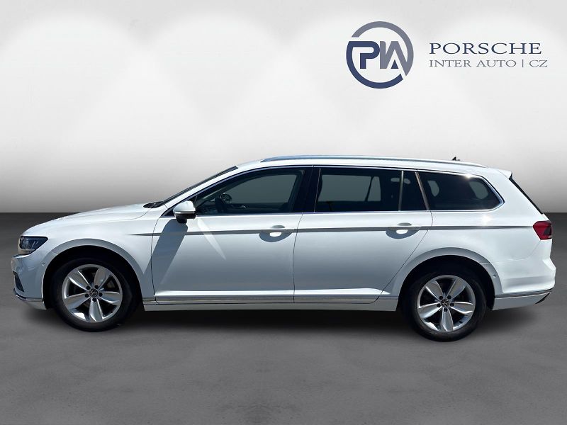Volkswagen Passat 2.0 TDI DSG Elegance 110 kW - fotka 3 z 30