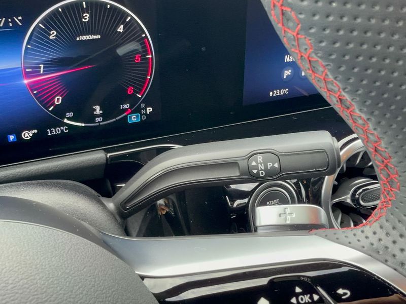 Mercedes-Benz GLA 200d 4MATIC Edition 140 Years - fotka 20 z 38
