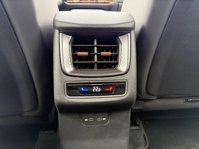 Cupra Terramar DSG 4WD 2,0 TSi 150 kW - fotka 21 z 24