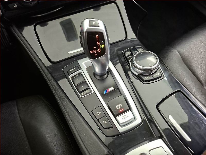 BMW Řada 5 (2014) 520d xDrive, 4X4, Automat - fotka 15 z 17