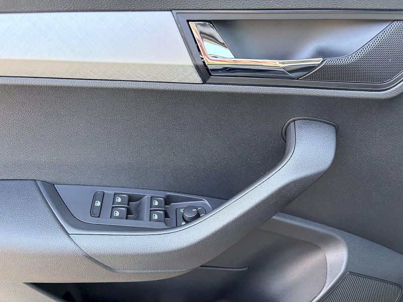 Škoda Karoq (2025) DSG 1.5 TSI / 110kW / SELECTIO - fotka 14 z 32
