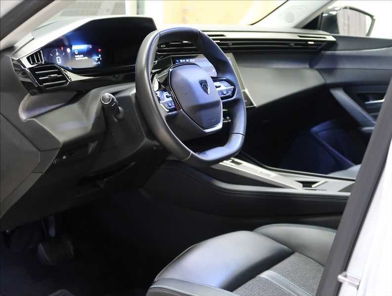 Peugeot 308 1,2 PT AT ALLURE NAVI KAMERA - fotka 12 z 37