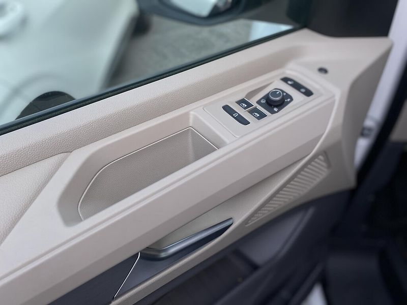 Volkswagen Multivan 2,0 TDI 110 kW Life - fotka 9 z 25