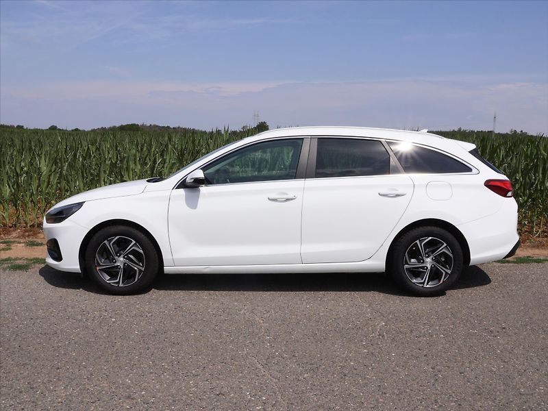 Hyundai i30 1,0 T-GDI 88kW Smart 1.Maj DPH - fotka 4 z 31