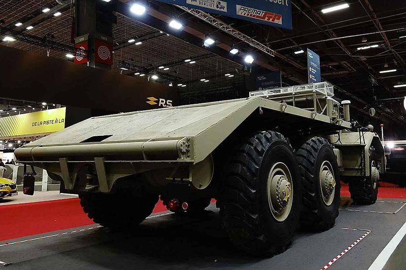 Obří nákladní automobil Berliet T100 číslo 2.