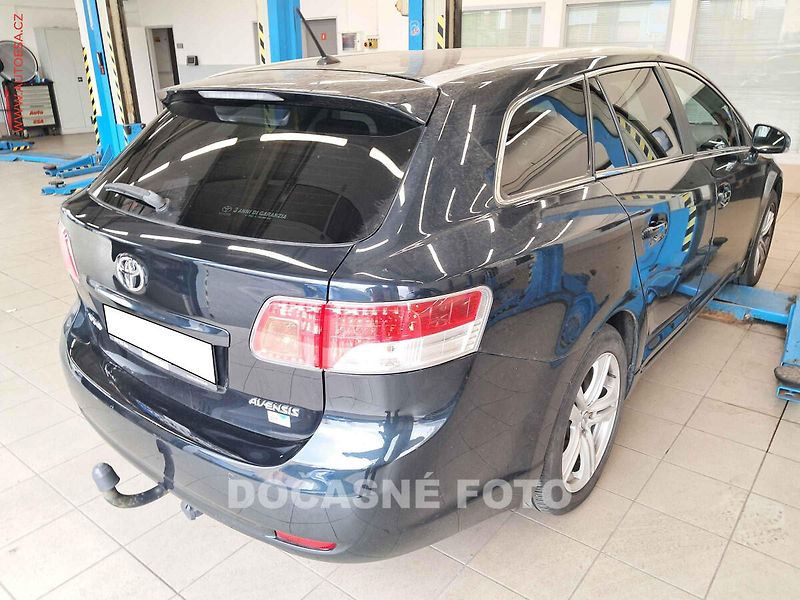 Toyota Avensis (2010) 1.8i - fotka 2 z 3