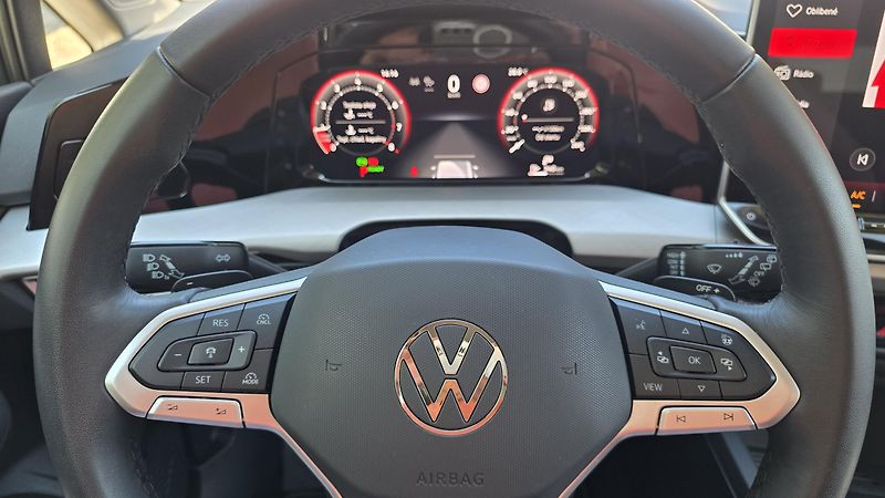 Volkswagen Golf (2025) 1.5 eTSI 85kW Life DSG7 Tažné - fotka 18 z 34