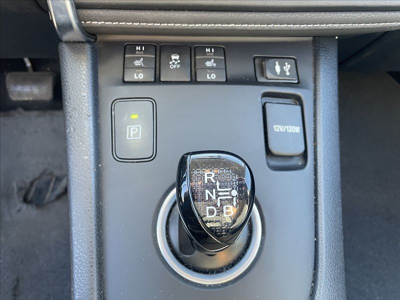 Toyota Auris 1,8 E-CVT Hybrid CZauto 1maj D - fotka 19 z 37