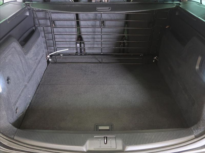 Volkswagen Sharan 2,0 TDI Highline LED panorama - fotka 8 z 39