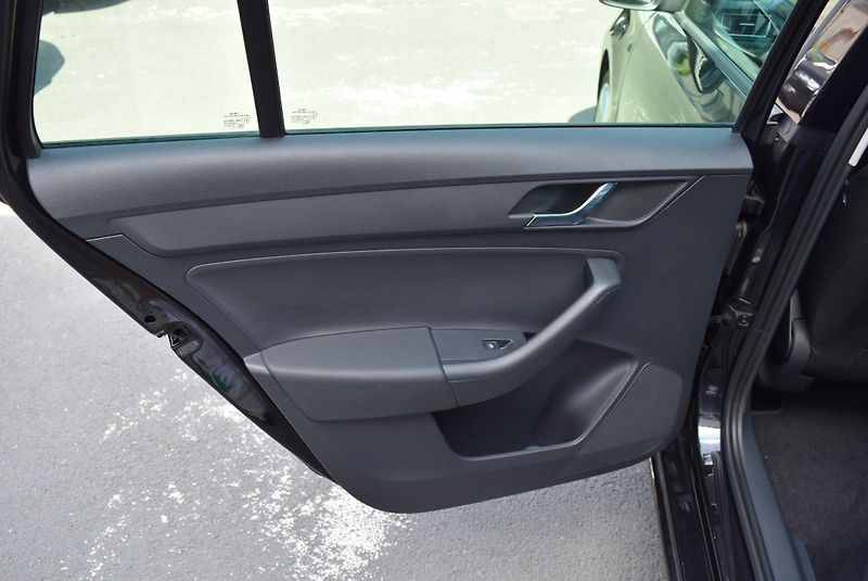 Škoda Rapid (2014) 1.2TSI 77kw ELEGANCE XEN ALU  - fotka 12 z 48
