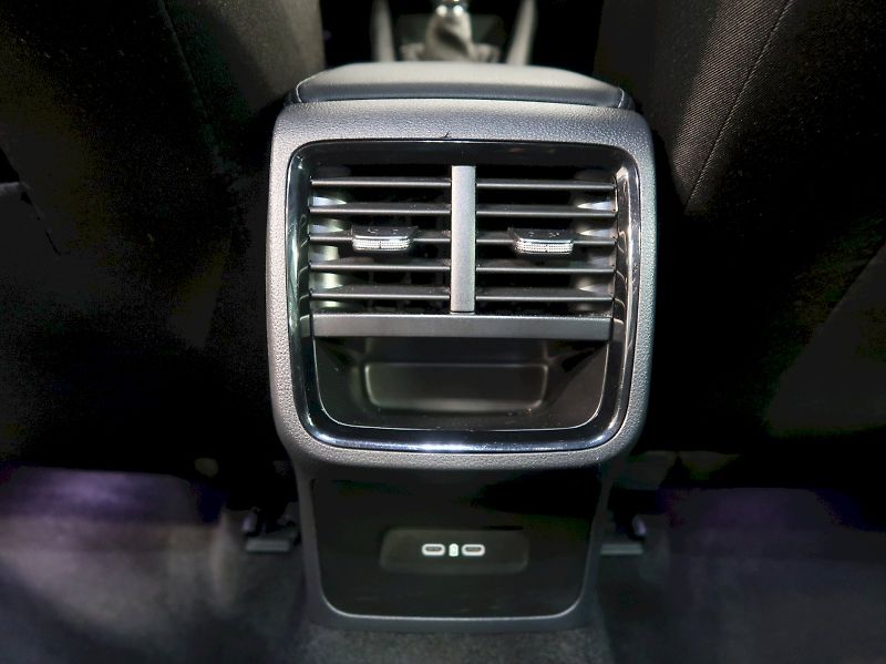 Škoda Octavia (2024) FRESH PLUS 1.5TSI 110KW KAMERA - fotka 32 z 38