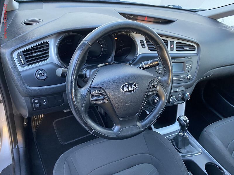 Kia Ceed (2013) 1.4CVVT, Edition, AC, tempo - fotka 12 z 16