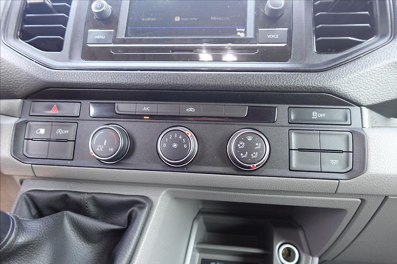 Volkswagen Crafter 2,0 TDi  L2H2 KLIMA SERVISKA - fotka 35 z 38