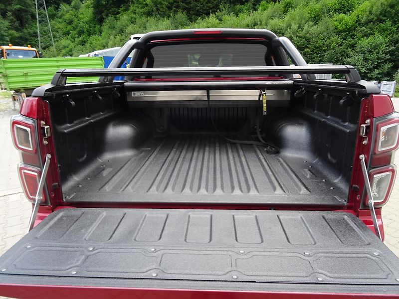 Isuzu D-Max V-Cross 1.9L 163K 4x4 6st. A/T - fotka 9 z 50
