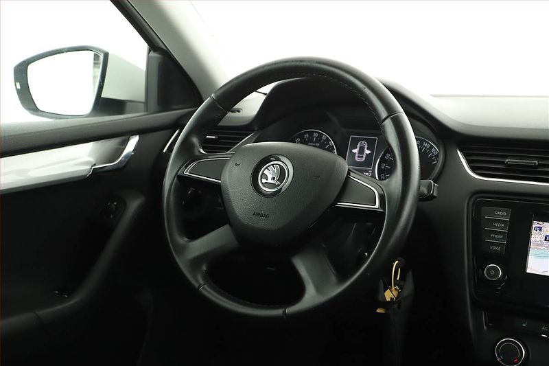 Škoda Octavia (2015) 1.6 TDI, Navi, Tempomat - fotka 8 z 15