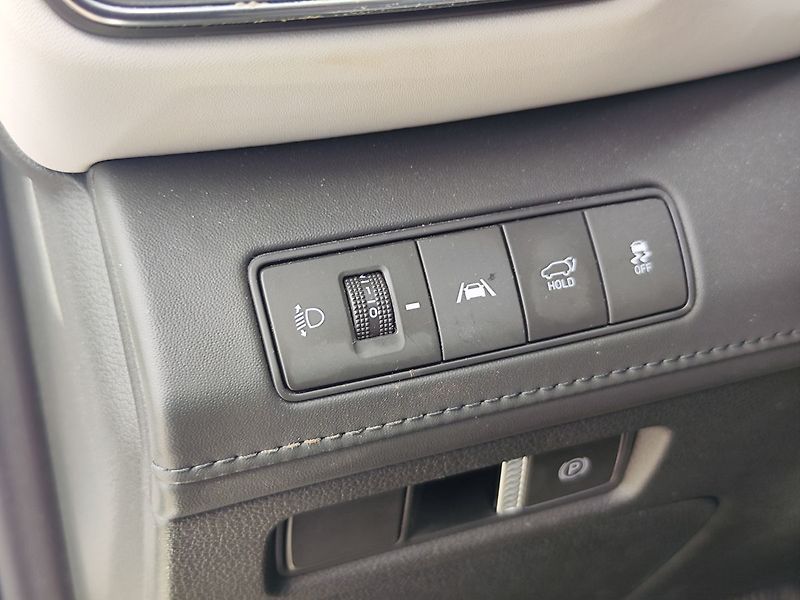 Hyundai Santa Fe 1.6 T-GDI/169kW Luxury 4x4 HEV - fotka 34 z 40