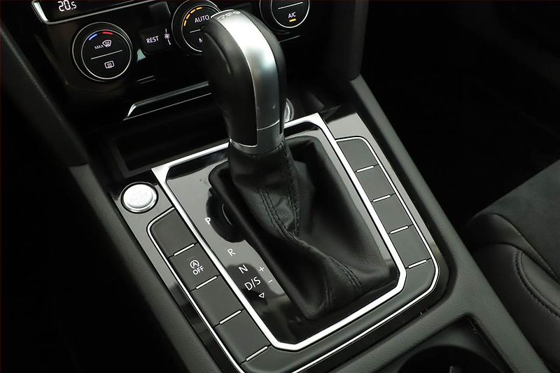 Volkswagen Passat (2019) 2.0 TDI, Automat, Kůže - fotka 10 z 21