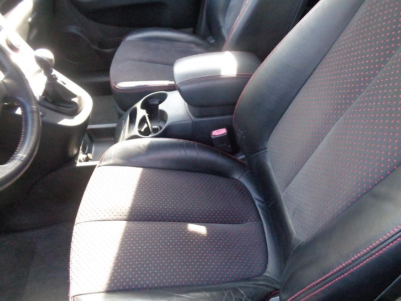 Kia Carens 2,0 - fotka 17 z 20