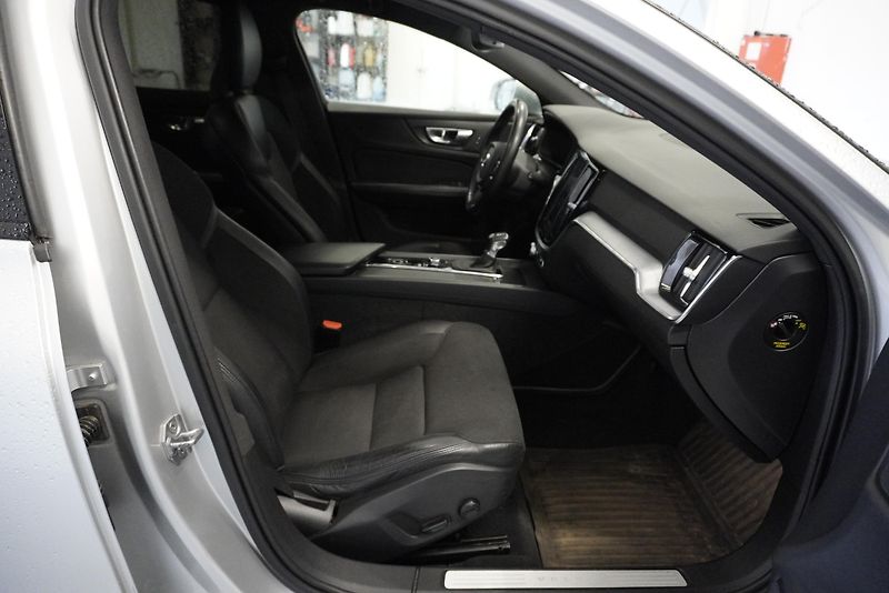 Volvo V60  CROSS COUNTRY D4 POLESTAR 4X4 - fotka 28 z 30