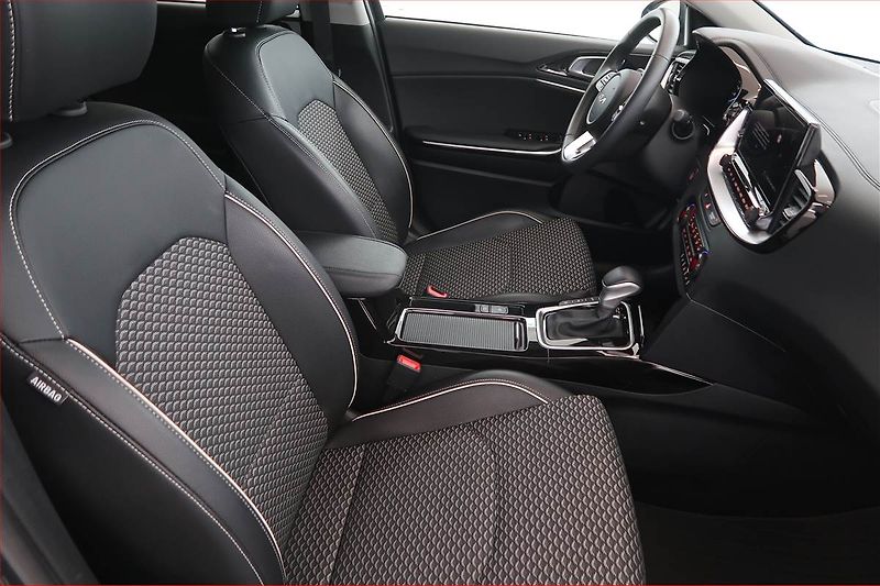 Kia Ceed (2025) 1.6 GDI plug-in - fotka 9 z 21