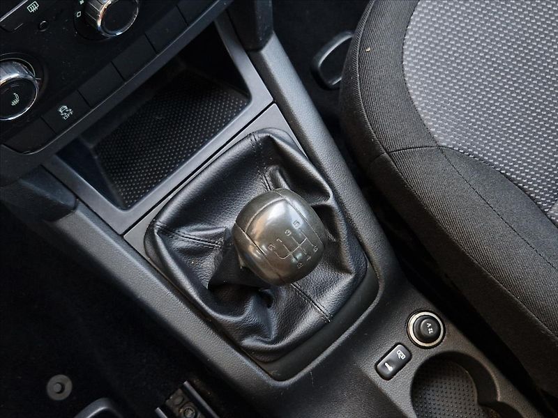 Škoda Yeti 1,4 TSI 90kW HEZKÝNÁJ. VÝHŘREV - fotka 27 z 31