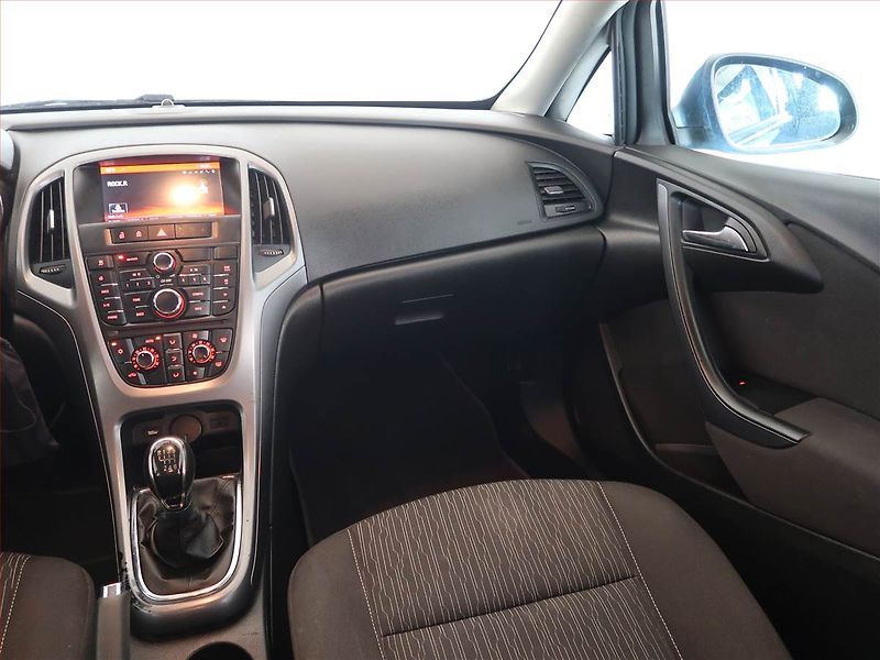 Opel Astra (2015) 1.6 CDTI, Tempomat - fotka 8 z 14