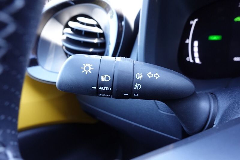 Toyota Aygo 1,5 HEV GR SPORT - fotka 28 z 33