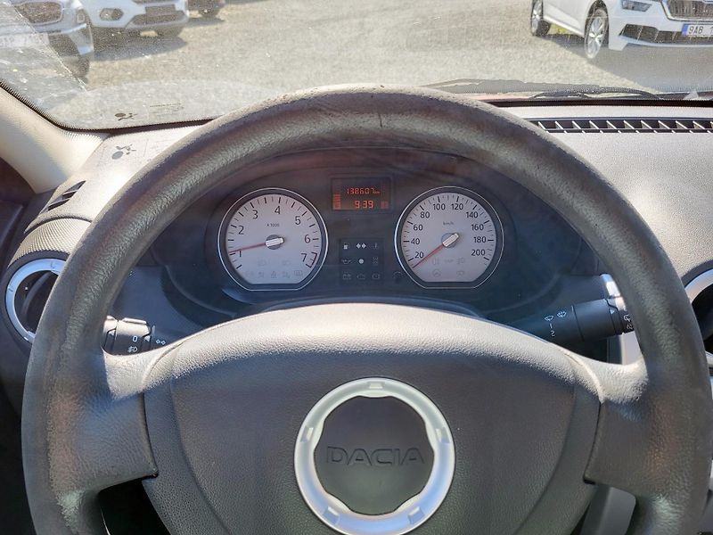 Dacia Logan MCV 1.6 i 16V ARCTICA 7-míst - fotka 11 z 48