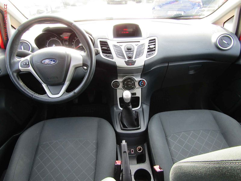 Ford Fiesta (2011) 1.4i, 1.maj,ČR, AC, park. - fotka 8 z 16