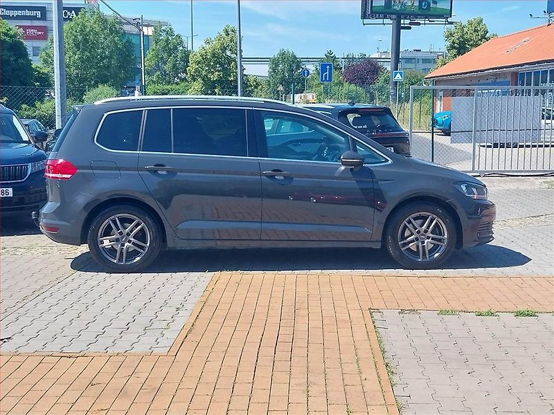 Volkswagen Touran (2020) 1.5 TSI - fotka 6 z 18