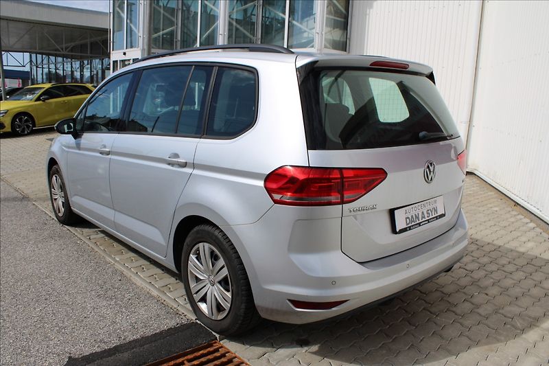 Volkswagen Touran 1,2 TSI 81KW  pěkný stav - fotka 4 z 4